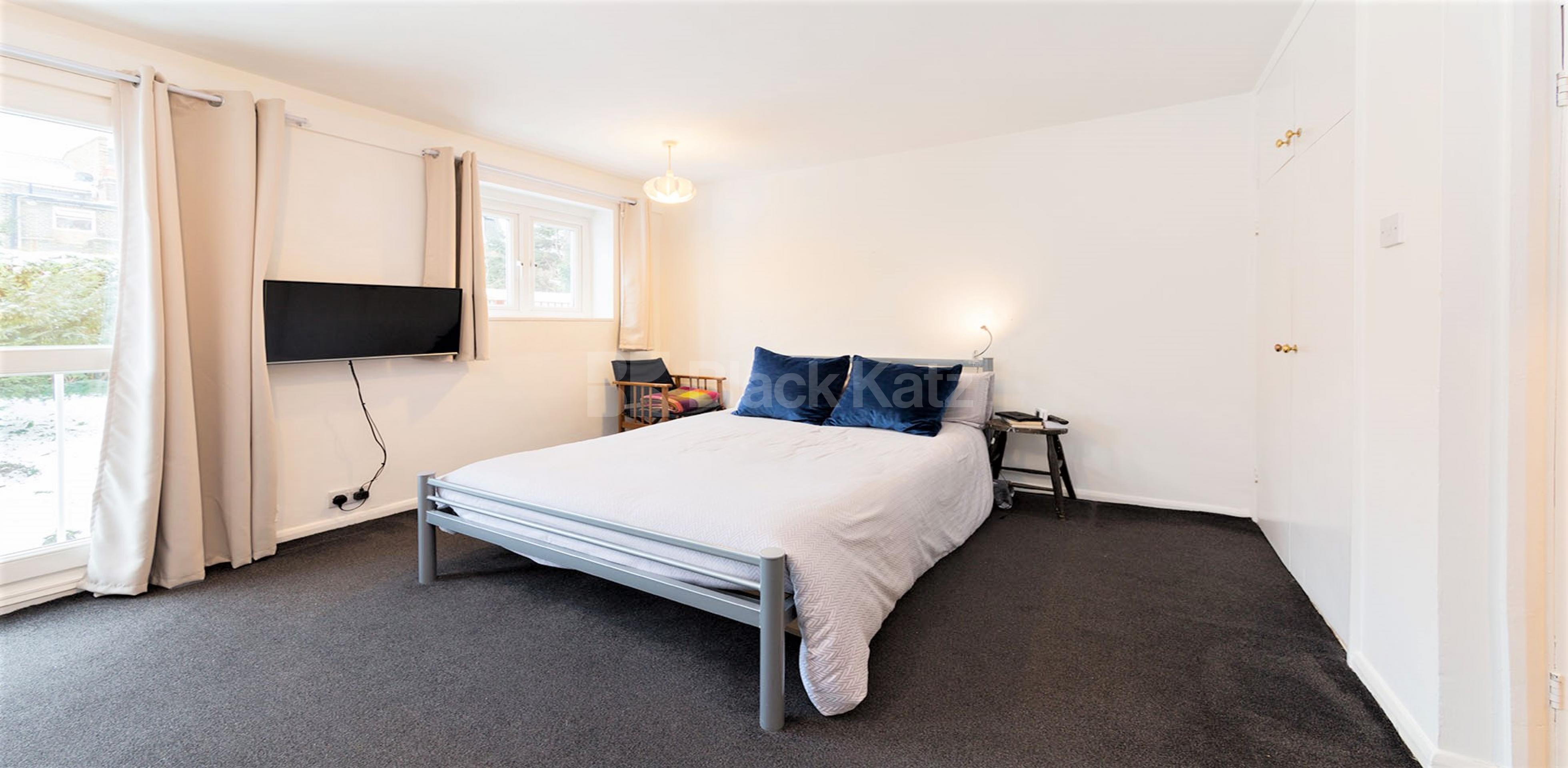 			HOT WATER AND HEATING INCLUDED, Studio Apartment, 1 bath, 1 reception Flat			 Rockley Road, Shepherds Bush W14